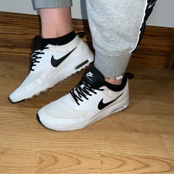 White Nike air max thea size 8 women’s - Picture 7 of 7